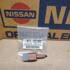 Original Nissan Bremslichtschalter 25320-JN00A