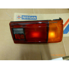 Original Nissan Sunny B11 Sedan Heckleuchte rechts 26551-01A01