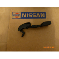 Original Nissan Sunny N13 Öffner Seitenfenster 83610-57M10 83610-57M00