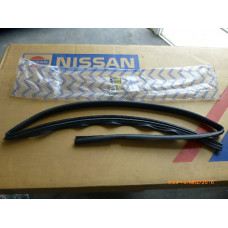 Original Nissan Primera P10 Fensterführungsgummi LH 80331-90J00 80331-50J71