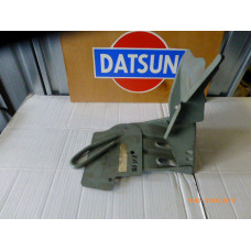 Original Nissan-Datsun Sunny B310 Batterie Halter 64130-H8500