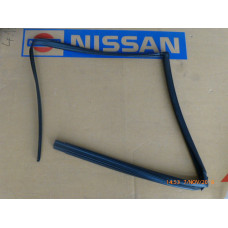 Original Nissan Patrol Y61 Fensterdichtung Tür hinten rechts 82330-VB007 82330-VS90A 82330-VB000 82330-VB005 82330-VB006