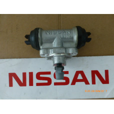 Original Nissan Prairie M10 Stanza T11 Radbremszylinder 44100-D0111 44100-D0110 44100-D0113