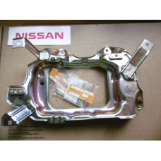 Original Nissan Sunny B11 Gehäuse / Halter Frontscheinwerfer rechts 26025-11A00