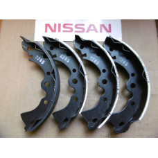 Original Nissan Prairie M10 Bremsbacken DD060-04A25 D4060-60A25 44060-04A25