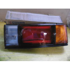 Original Nissan Sunny B11 Heckleuchte rechts 26550-03A10