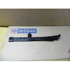 Original Nissan Almera N16 Strebe vorne rechts 62524-4M410