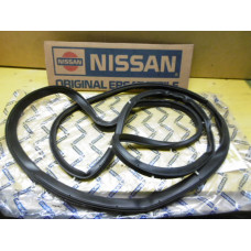 Original Nissan Sunny N14 Türdichtung vorne links 80831-50C00