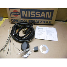 Original Nissan Almera Tino V10M Elektro Set AHK KE505-BU025